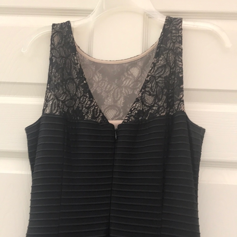 London Times Black Gown - Picture 2 of 5